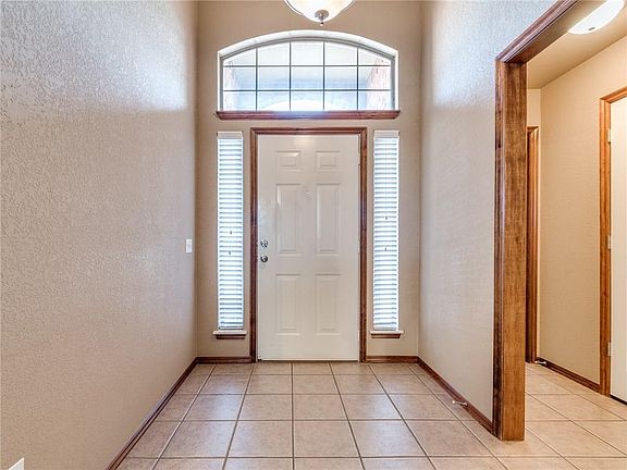 3rd image of 704 SW 160th St