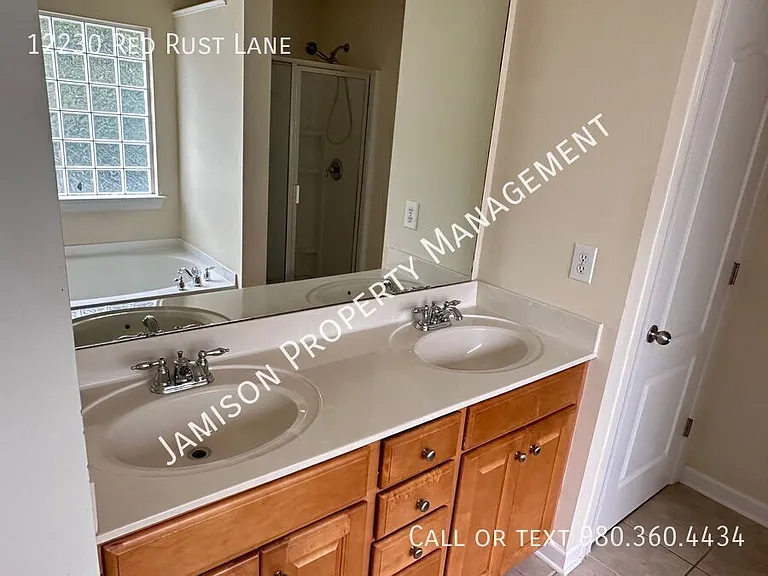 12230 Red Rust Ln — Photo 10
