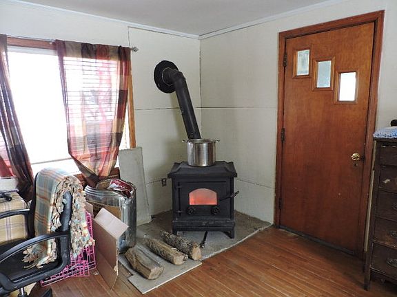 4th image of 30 Wawbeek Ave