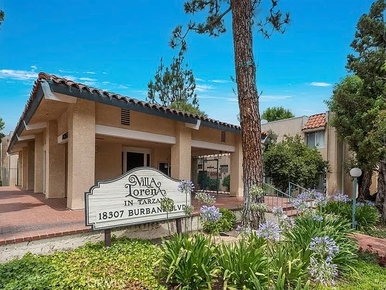 18307 Burbank Blvd #68 — Photo 1