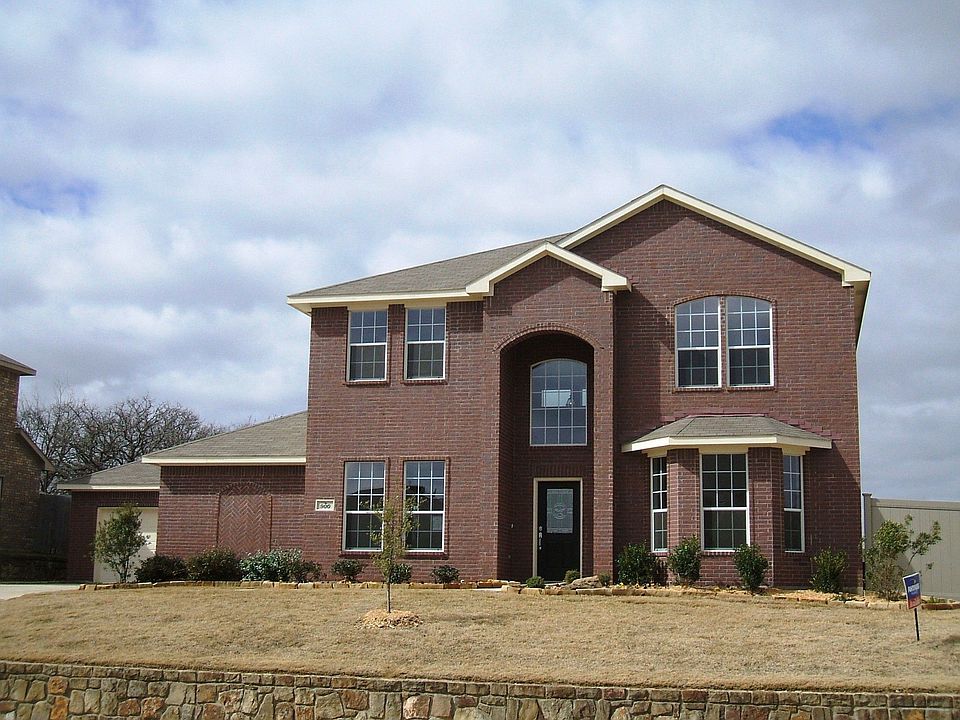 1st image of 900 Hidden Oaks Dr
