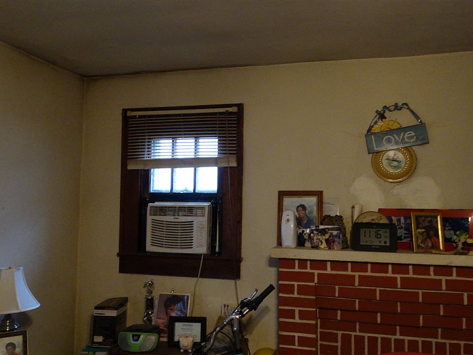 2nd image of 159 Hill St