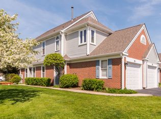 271 University Ln, Elk Grove Village, IL 60007