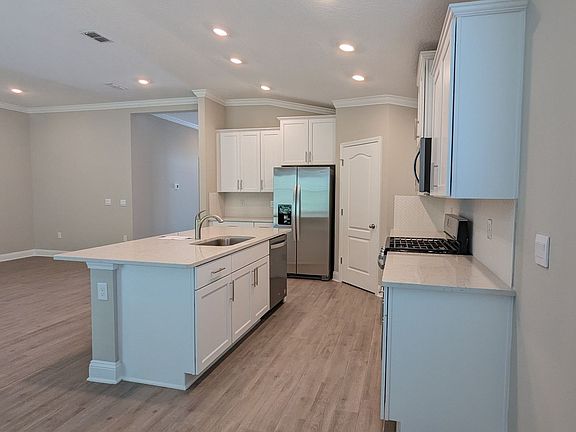 5th image of 126 Zancara St