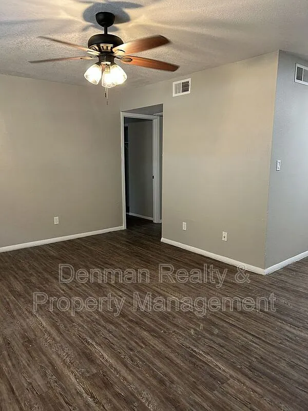 2 bed, 1.0 bath, 812 sqft, $1,025 — Photo 3