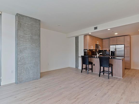 4th image of 800 The Mark Ln Unit 304