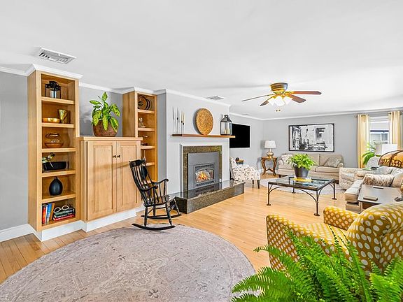 3rd image of 145 Mount Hope Rd