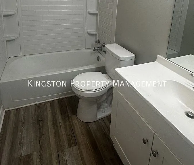 200 Summit Dr #4 — Photo 4
