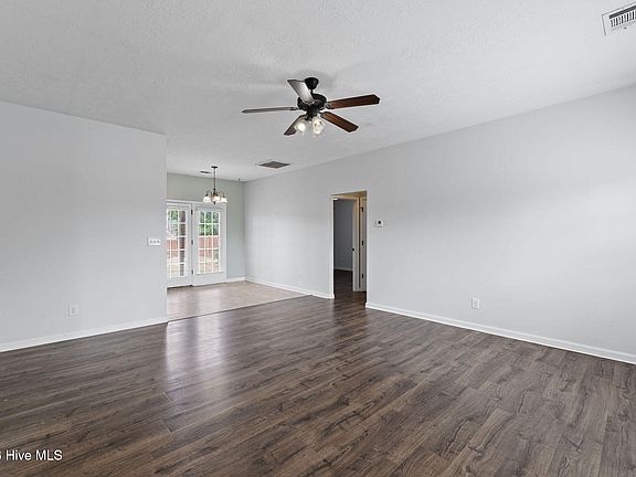 3rd image of 762 Keyes Drive