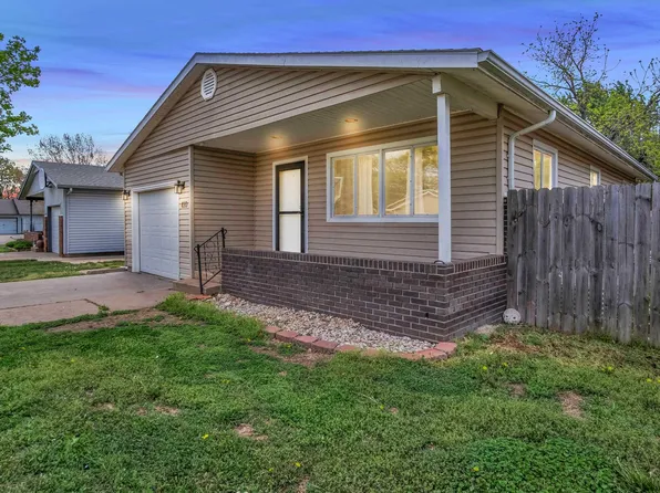 410 E Oliver St, Inman, KS 67546