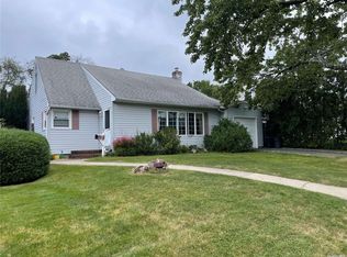 11 Winthrop Ave, Syosset, NY 11791