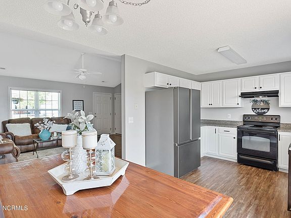 3rd image of 7256 Woodhall Dr