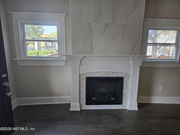 5th image of 1923 HUBBARD Street