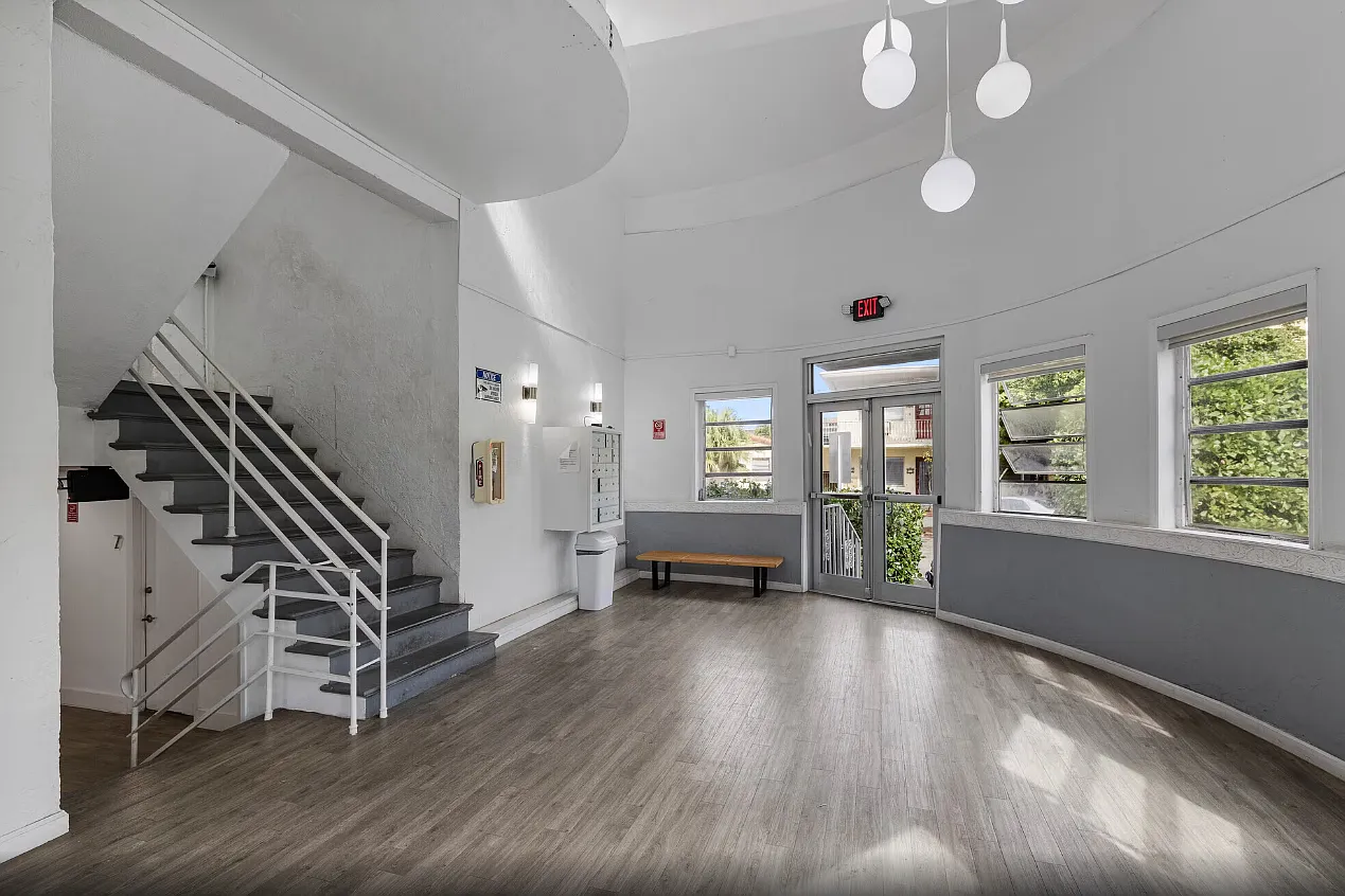 Studio, 450 sqft, $1,450 — Photo 3