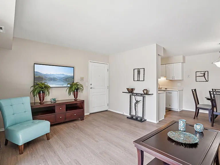 Swan Harbour Apartments — Photo 6