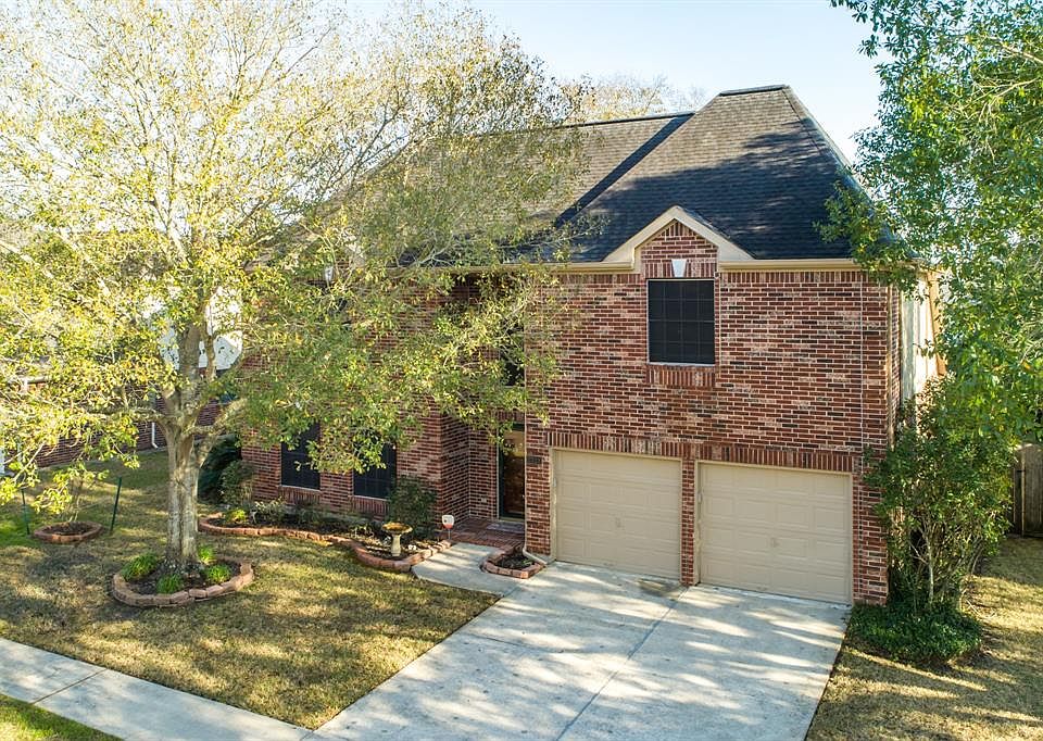 1st image of 2213 Lady Leslie Ln