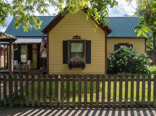 109 S 6th St, Davis, OK 73030