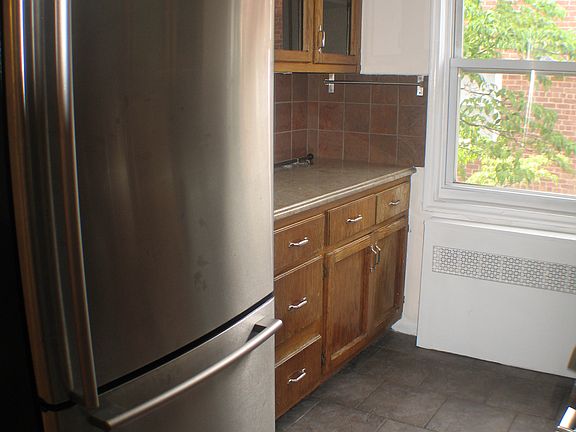 3rd image of 6295 Broadway APT B9