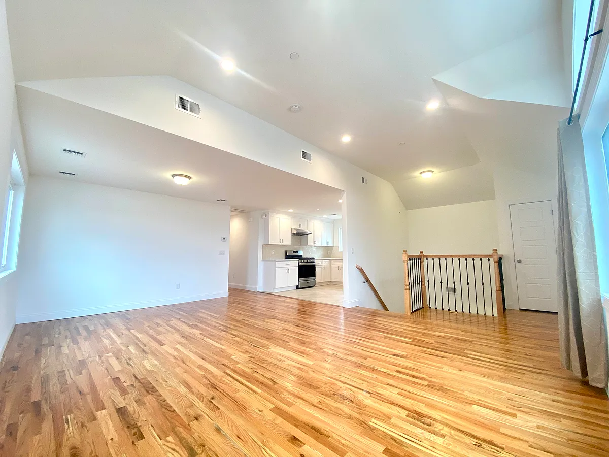 Building Photo - 881 Sinclair Ave #2F