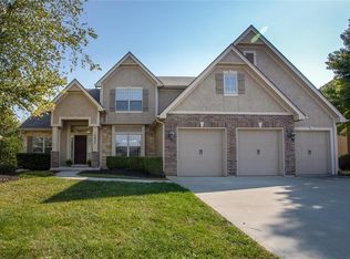 14833 NW 66th St, Parkville, MO 64152