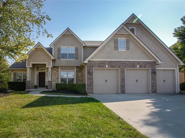 14833 NW 66th St, Parkville, MO 64152