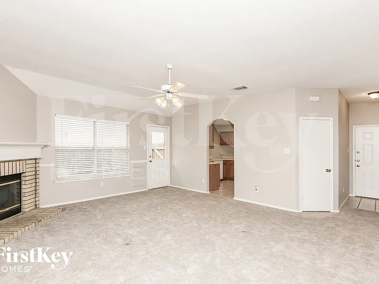 2529 Rivers Edge Dr — Photo 4