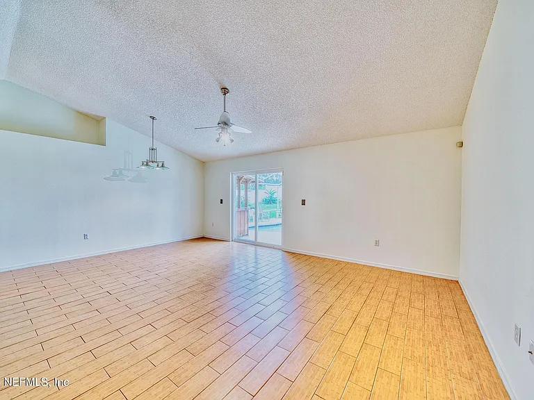 5628 Loma Vista Dr W — Photo 17