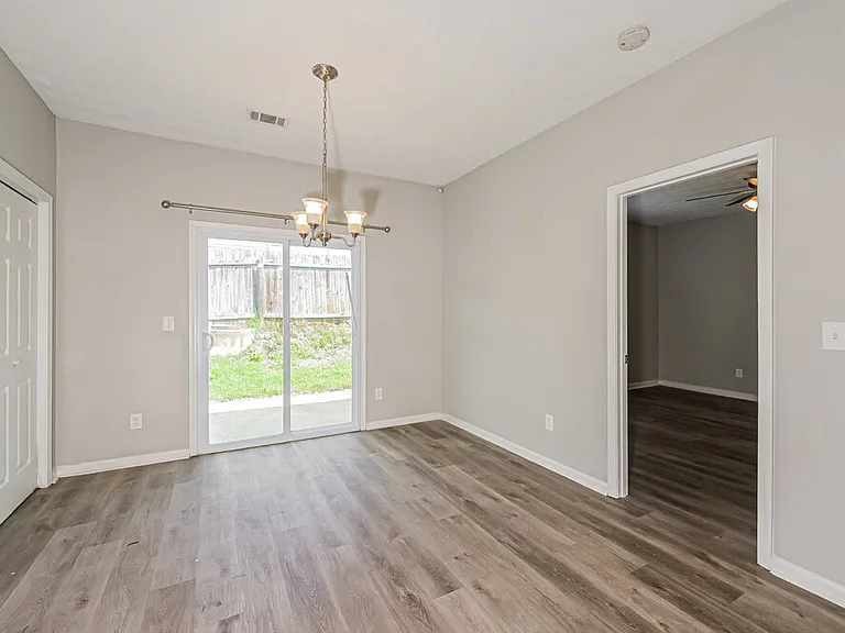 444 Village Bluff Dr — Photo 6