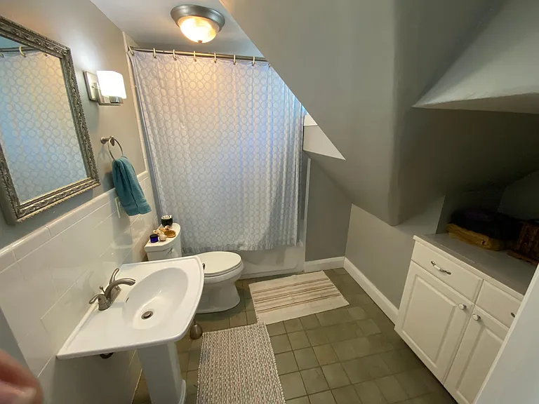 Main 2nd floor bathroom!