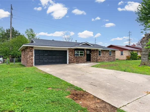 903 White Rd, Springdale, AR 72762