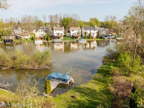 1389 S Cass Lake Rd, Waterford, MI 48328