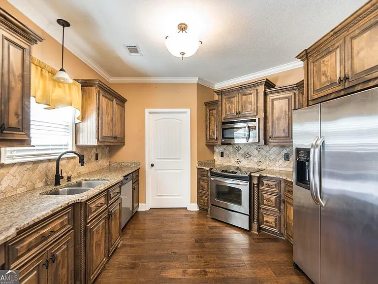 203 Norfolk Cir — Photo 7