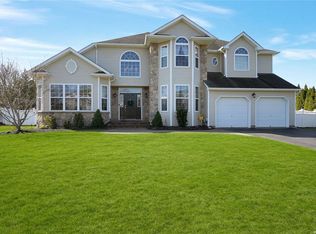 35 Island Trl, Mount Sinai, NY 11766