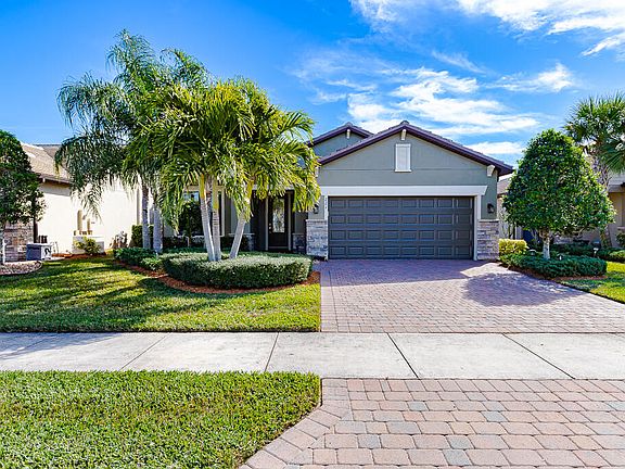 2nd image of 221 SE Longview Drive
