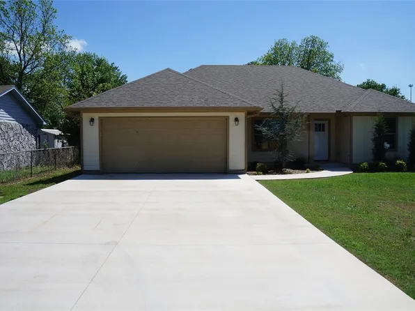 410 W Henderson St, Wayne, OK 73095