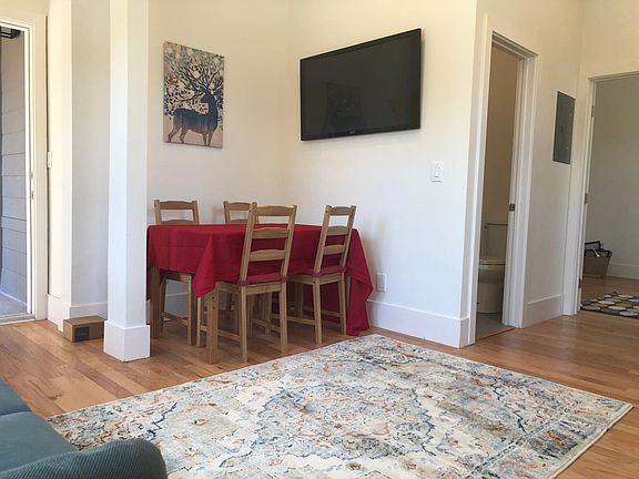 4th image of 2060 San Antonio Ave #D