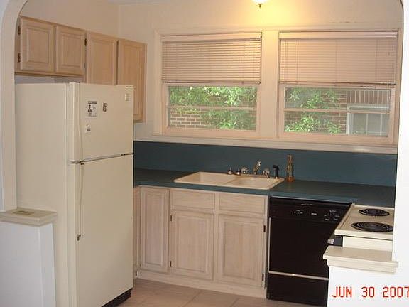 5th image of 2336 Herschel St APT 2