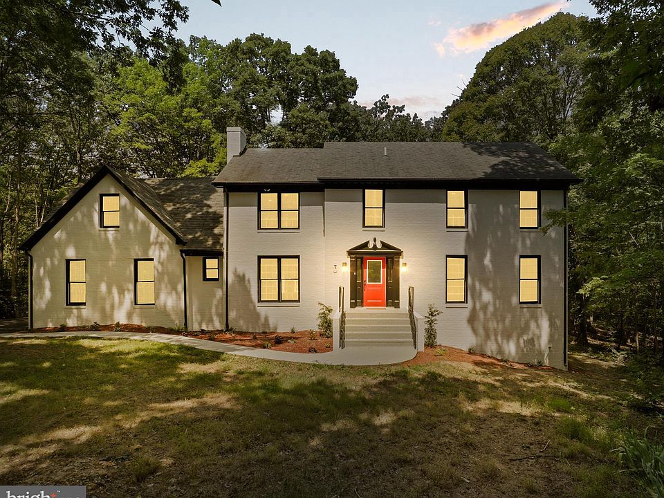 1st image of 7 Knoll Ct