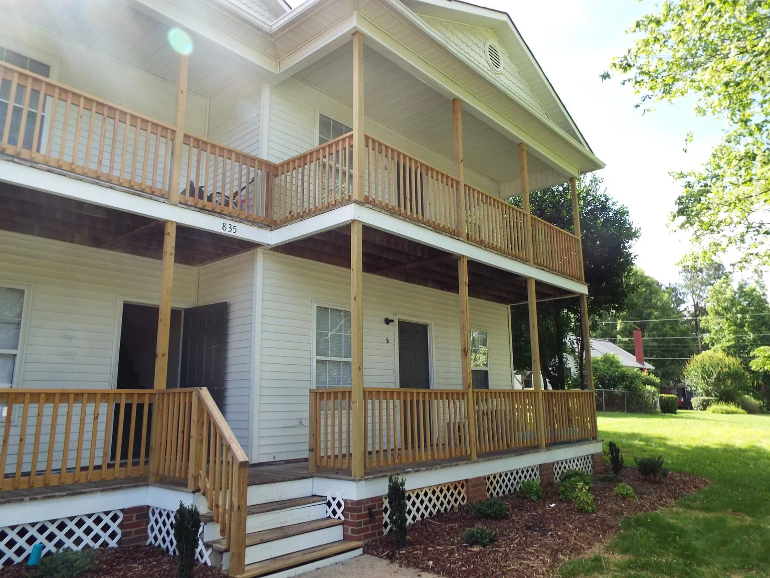 3 bed, 862 sqft, $950 — Photo 1
