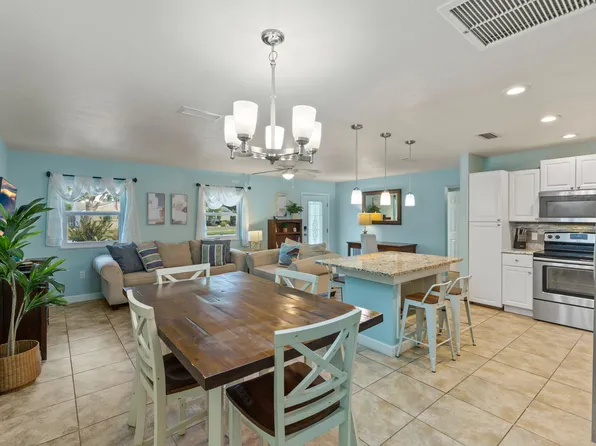 1008 Estremadura Dr, Bradenton, FL 34209