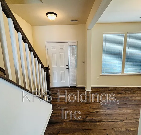 2220 Patrick Dr — Photo 2