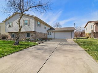 136 Elm Ct, Hebron, IN