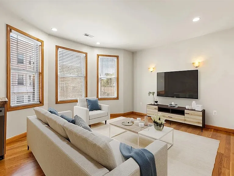 609 Dorchester Ave #R1 — Photo 2