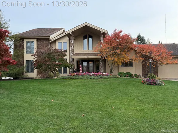 18731 Country Club Cir, Riverview, MI 48193