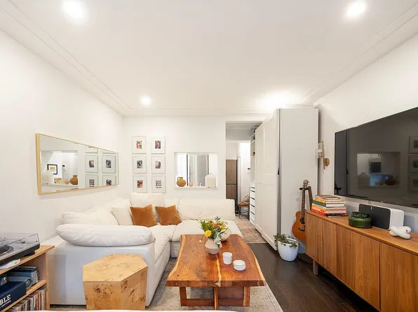321 E 71st St APT 4A, New York, NY 10021