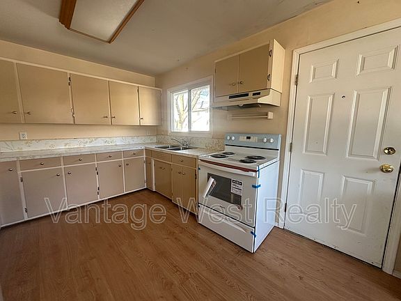 2nd image of 730 Kingsway