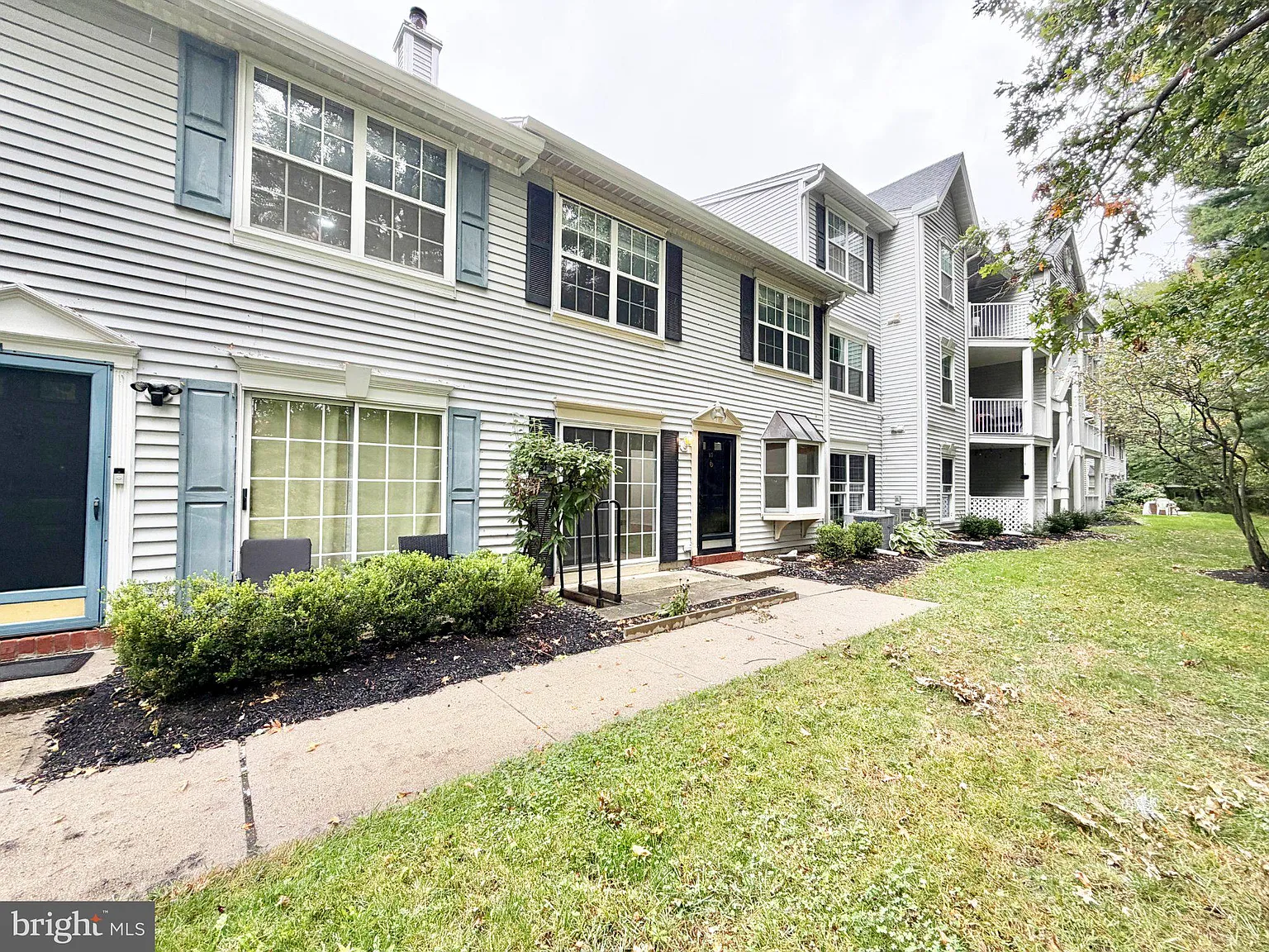 2 bed, 2.5 bath, 1250 sqft, $2,500 — Photo 2