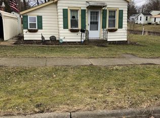 505 Pleasant St, Three Rivers, MI 49093