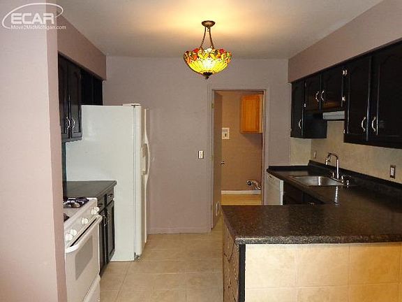 5th image of 183 Robinhood Dr