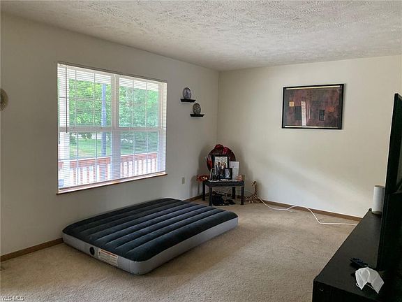 3rd image of 706 Wayside Dr